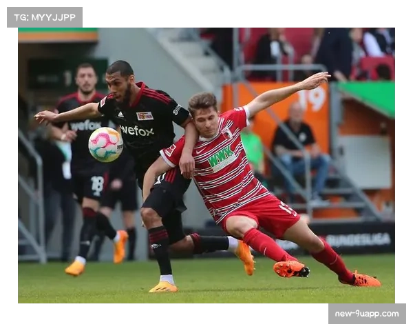 奥格斯堡定位球把握精准 克劳德-毛里斯点球一蹴而就 奥格斯堡定位球把握精准 克劳德-毛里斯点球一蹴而就